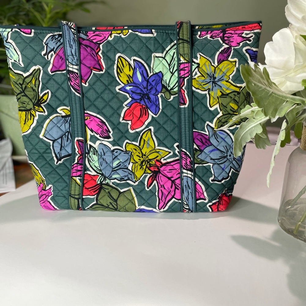 Vera Bradley (gray, pink, green & purple) GC